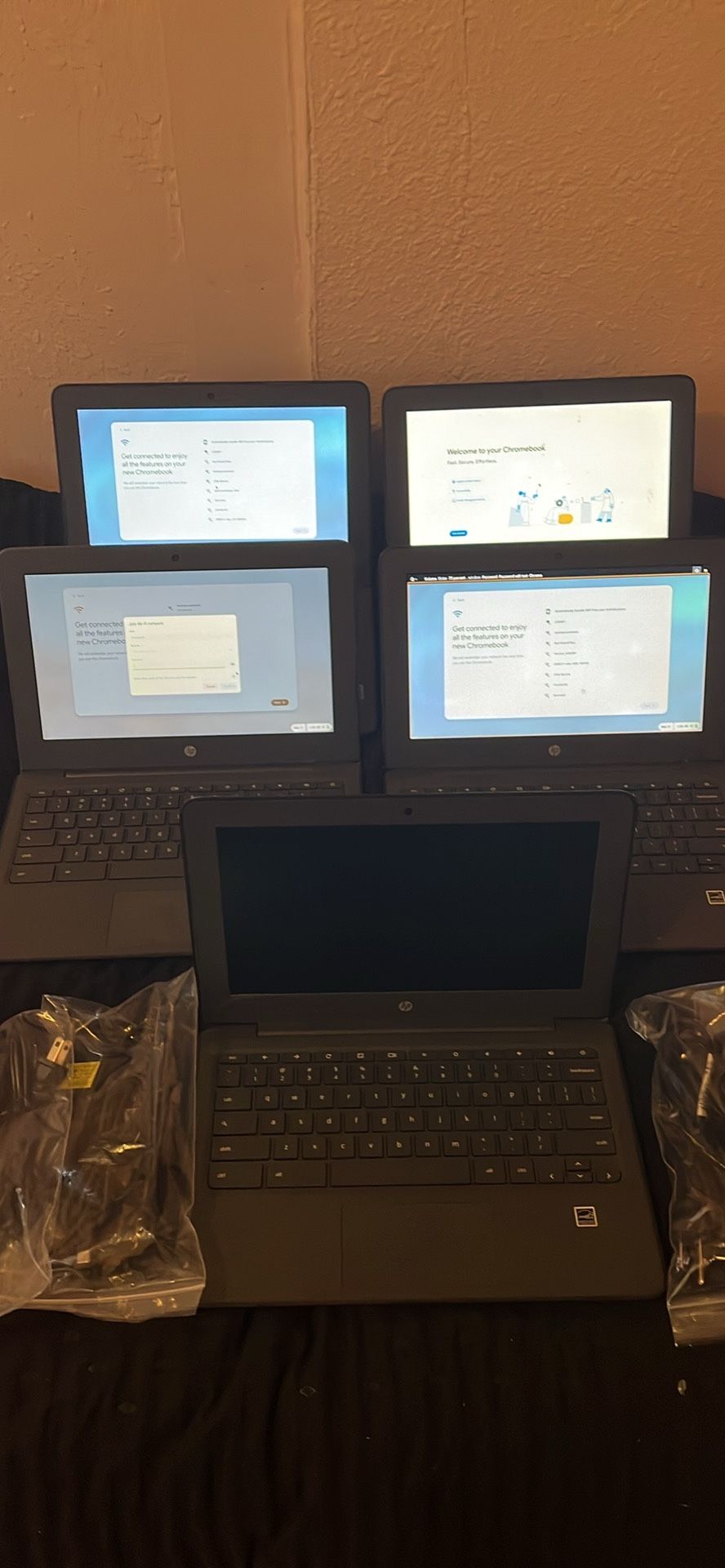 Hp Chromebooks G6 4GB RAM/ 16 SSD (Good Condition)