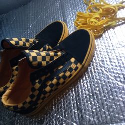 Vans Shoes Nu Skool Low Top Size 9.5 Brand New 