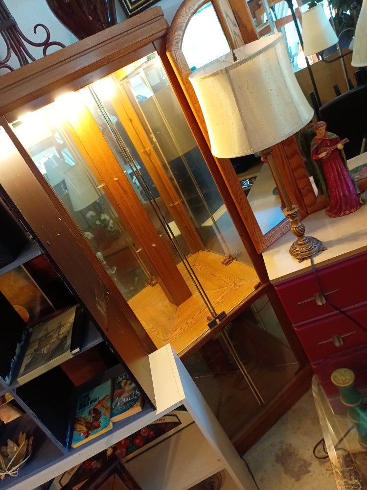 Lovely Display Cabinet -Maple