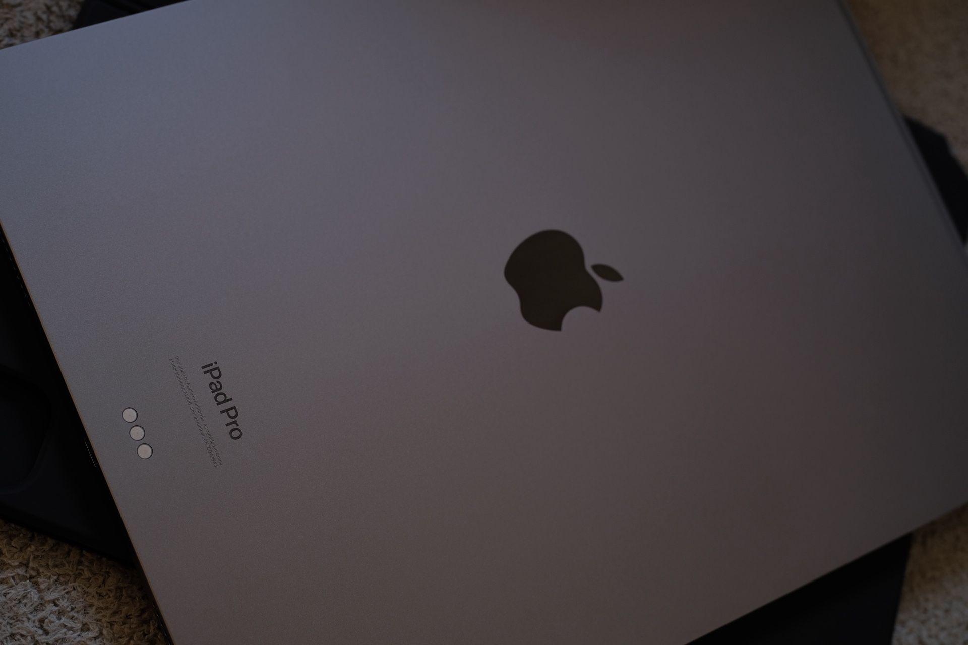 iPad Pro 12.9 inch 5th Generation M2 Chip 256GB Wifi Only + Apple Pencil + Apple Keyboard - PLS READ