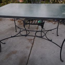 Table With 4 Chairs - Outdoors 