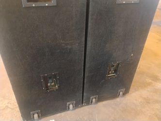 2 Peavey Bases