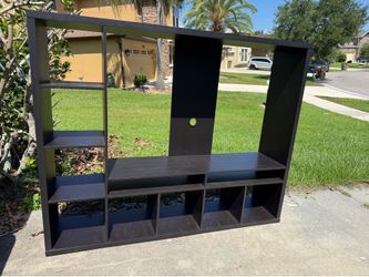 Entertainment center
