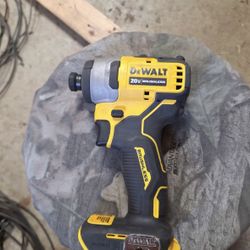 DEWALT DCF809 20V MAX Compact Impact Driver — Lightly Used 