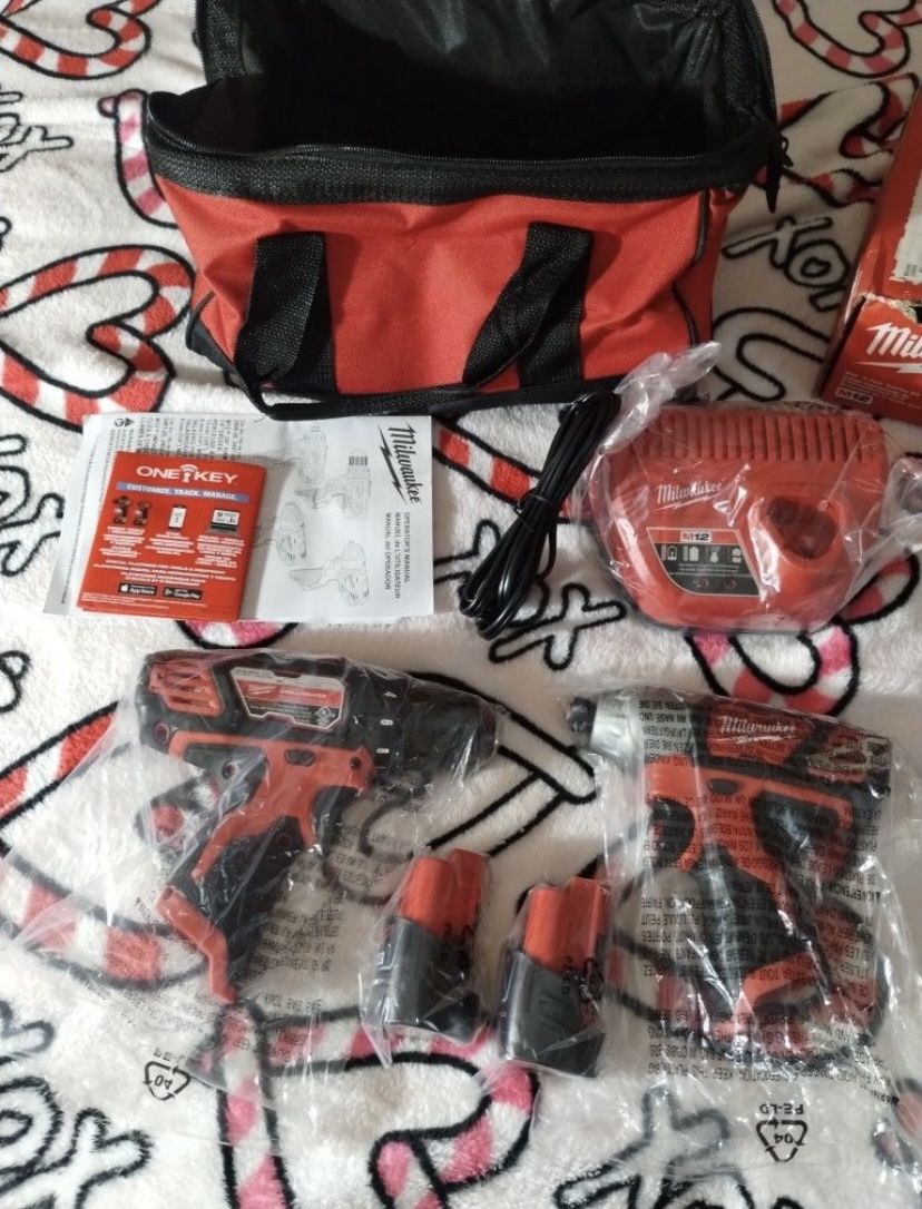 Set De Driles Milwaukee M12