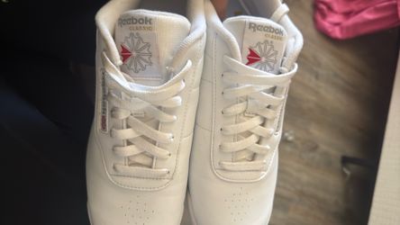 Reebok shoes size 10 with box