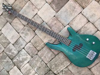 Bass electric guitar