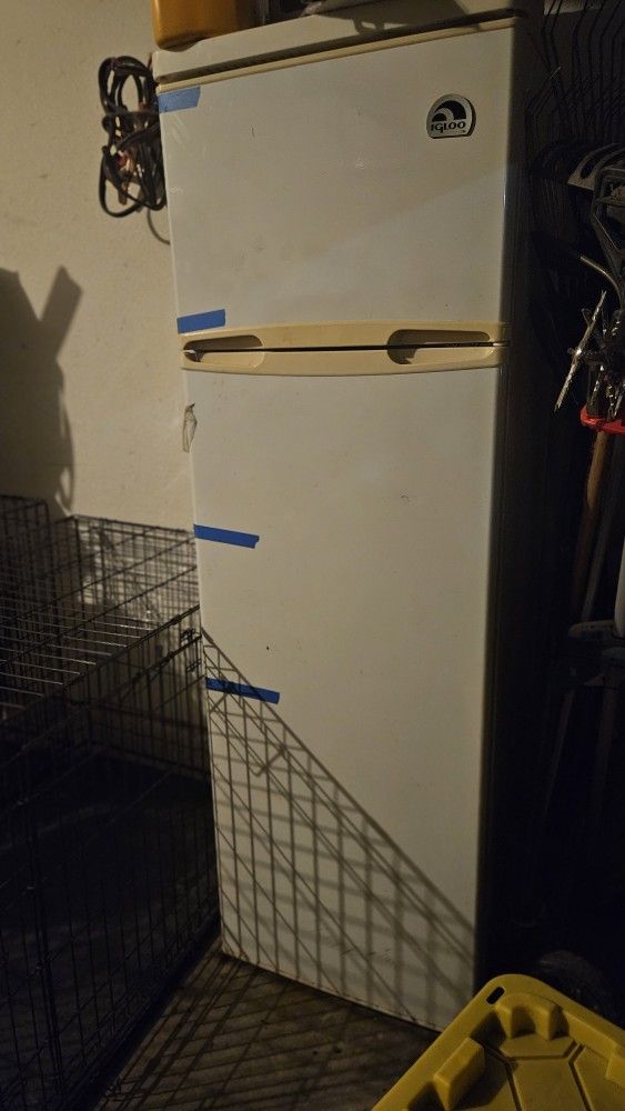 Small Refrigerator Igloo For Sale