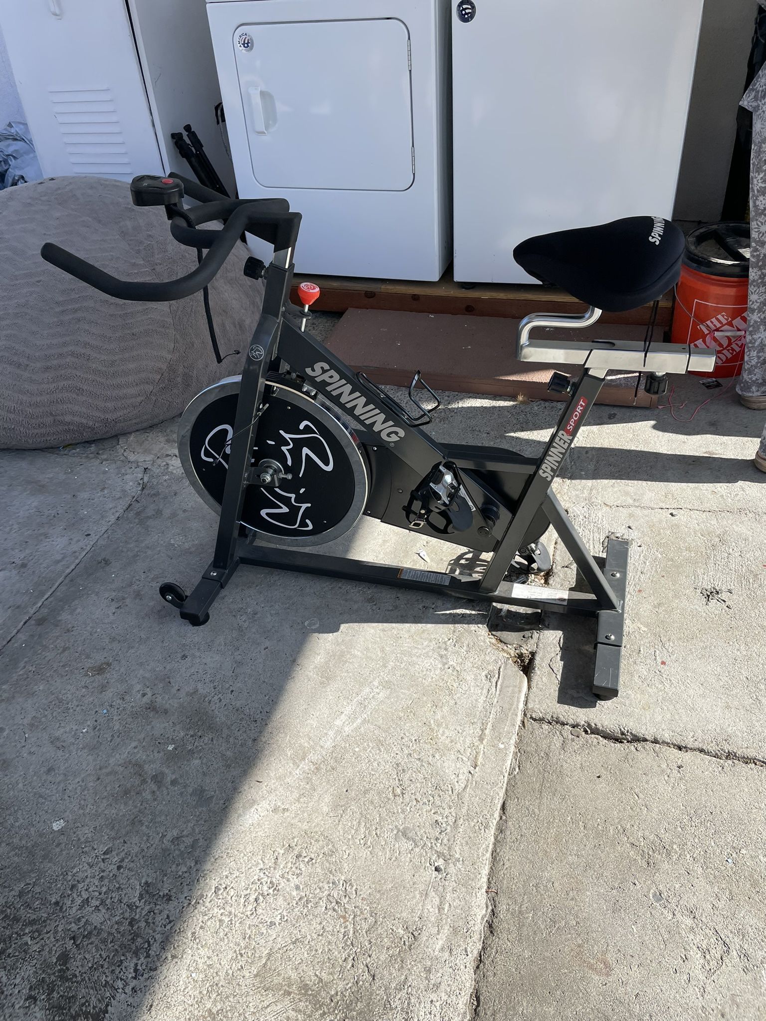 Black Steel Exercise Bike Cycling Bike with Comfortable Seat Cushion