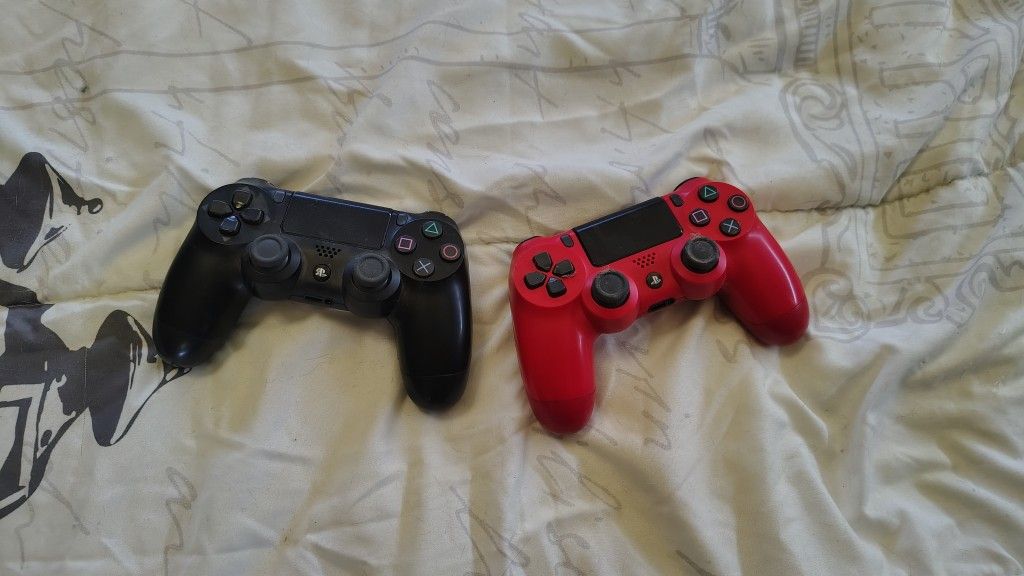 PS4 Controllers 
