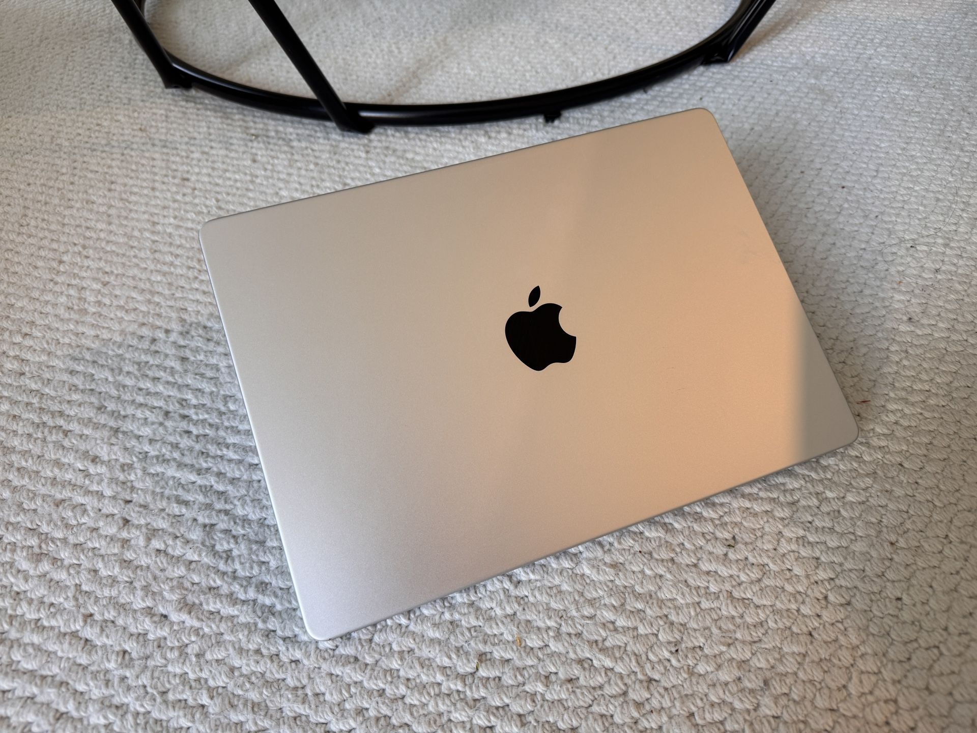 “2021 MacBook Pro M1 Pro (16GB/512GB) – Pristine Condition,Box + Charger