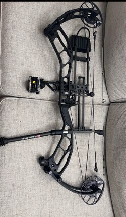 Compound Bow-PSE EVOLVE 33 DS  W/ Carry Case And Accessories