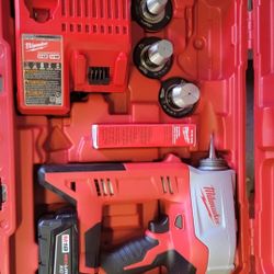 Milwaukee Pex 18v 
