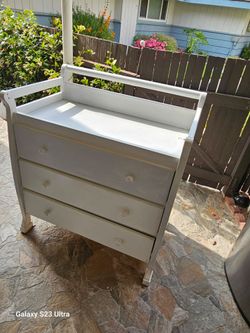 Dresser 3Drower heavy Duty 
 L 36" x H 38" x D 21"