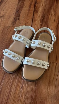 Girls sandals