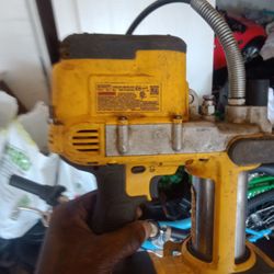 DeWalt Grease Gun 
