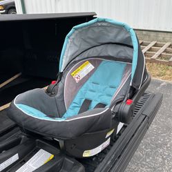 Graco Car seat With click-connect Base