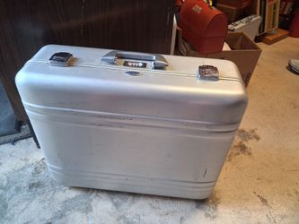 All Aluminum Halliburton case