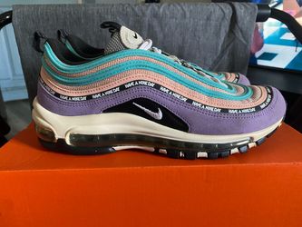 NIKE AIR MAX  SIZE 7Y