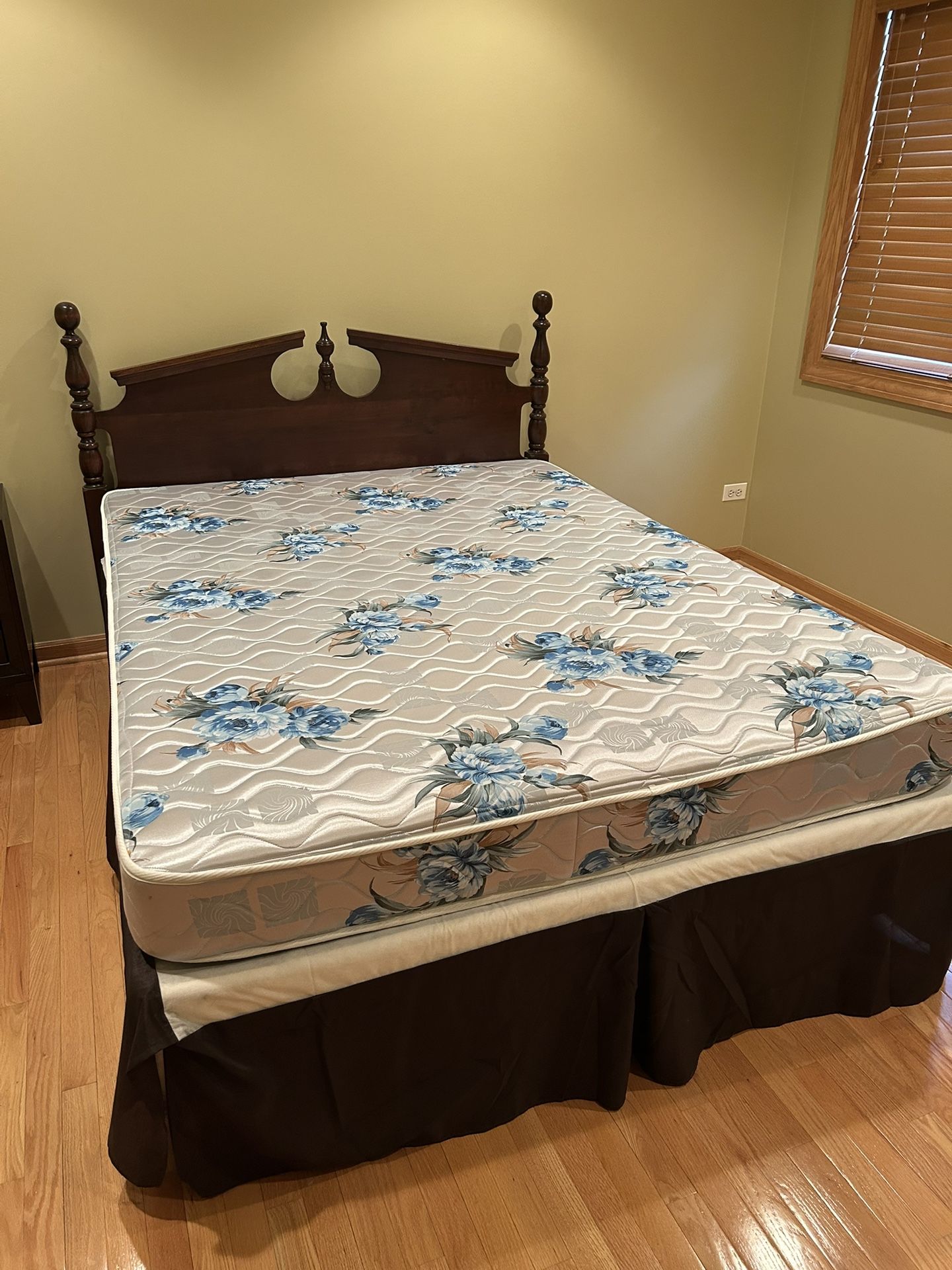 Queen Bed, Headboard, Frame, Mattress, Box Spring