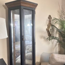Curio Cabinets 