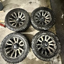 275/55 R20 Nitto Ridge Grappler w/ Fuel wheelset 8x6.5