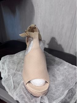 Tan wedge heal shoe for woman