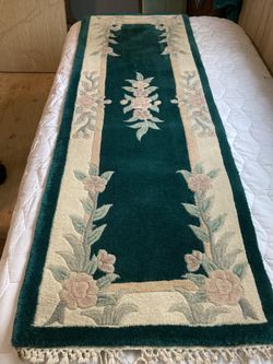 Hallway carpet that’s 6 x 2 in excellent condition