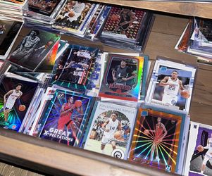LOT OF BASKETBALL CARDS