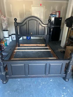 Queen size bed frame and two dressers. All sold together