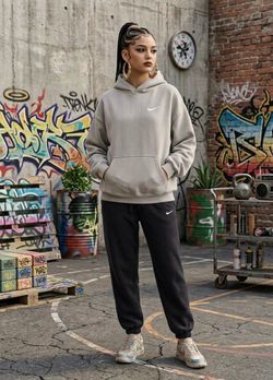 Nike studio fleeggceGray Hoodie (Girls XL) & Black Joggers (Girls M) - 2-Piece Sweatsuit Set