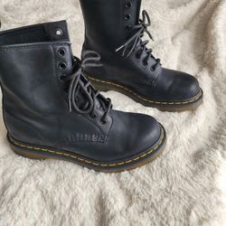 Doc Martens Womens Boots-Size 6
