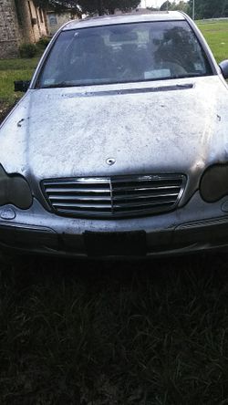 03 Benz C320 Parting out