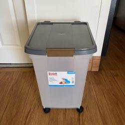 Pet Food Container