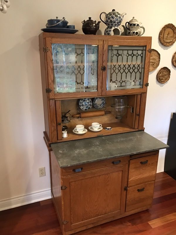 Kitchen queen cabinet