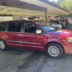 2015 Chrysler Town & Country 129,000 Miles