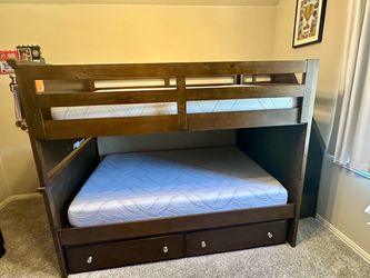 Great Deal! Full over Full Bunkbed with 2 full mattresses and a 4 drawer dresser