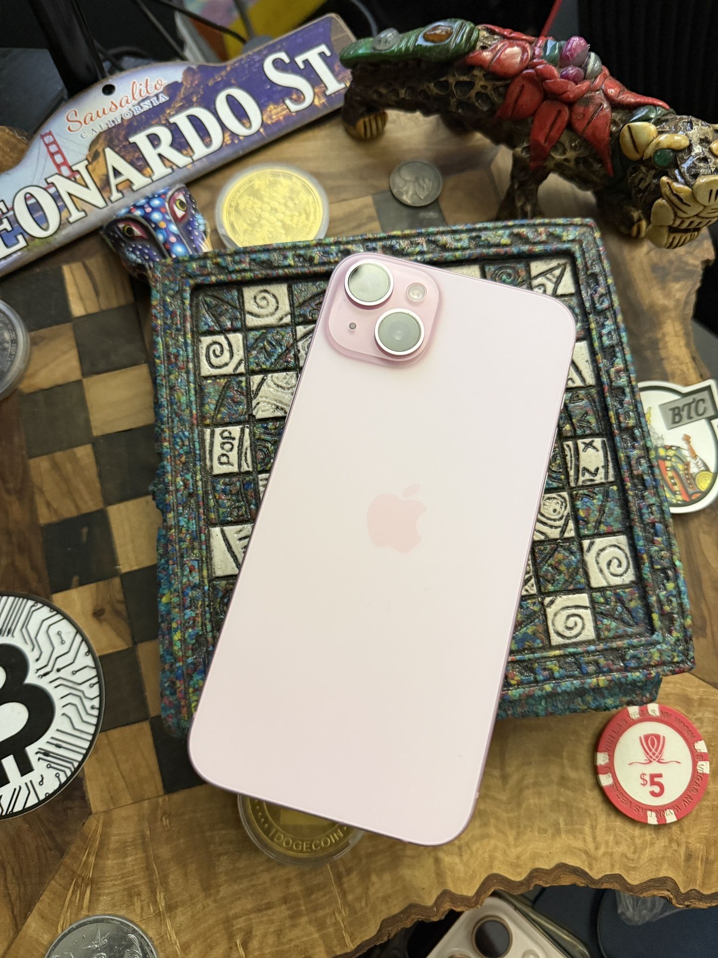 I P H O N E 15 P L U S 128Gb Rose Unlocked