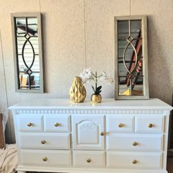 BEAUTIFUL OVERSIZE DRESSER IN OFF WHITE COLOR 70x18x35 SOLID WOOD 7 DEEP DRAWERS AND DOOR 