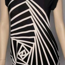 Bcbgmaxazria Geometric Black and White Short Sleeve Mini Dress Size M Shift BCBG

Excellent Pre-owned condition,  no visible flaws

Size Medium

Uniqu