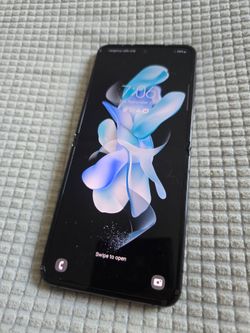Samsung Galaxy Z  4 Flip Foldable Smartphone
