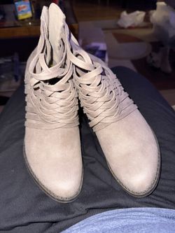 Ladies Low Boot Size 8.5 New Tan