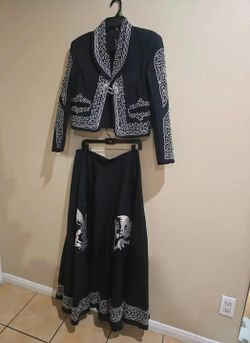 New Sale!🔥Mariachi Suit, Embroidered El Charro Guadalajara, Skirt Suit, size 38 Women,Black/silver ( reseda ca 91335)