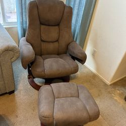 Recliner Chair with Ottoman – Excellent Condition