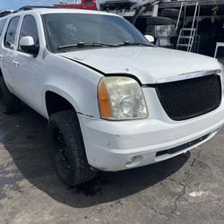 Parting Out GMC Oem Parts For 07 Thru 14 Yukon Denali Tahoe Suburban Escalade 