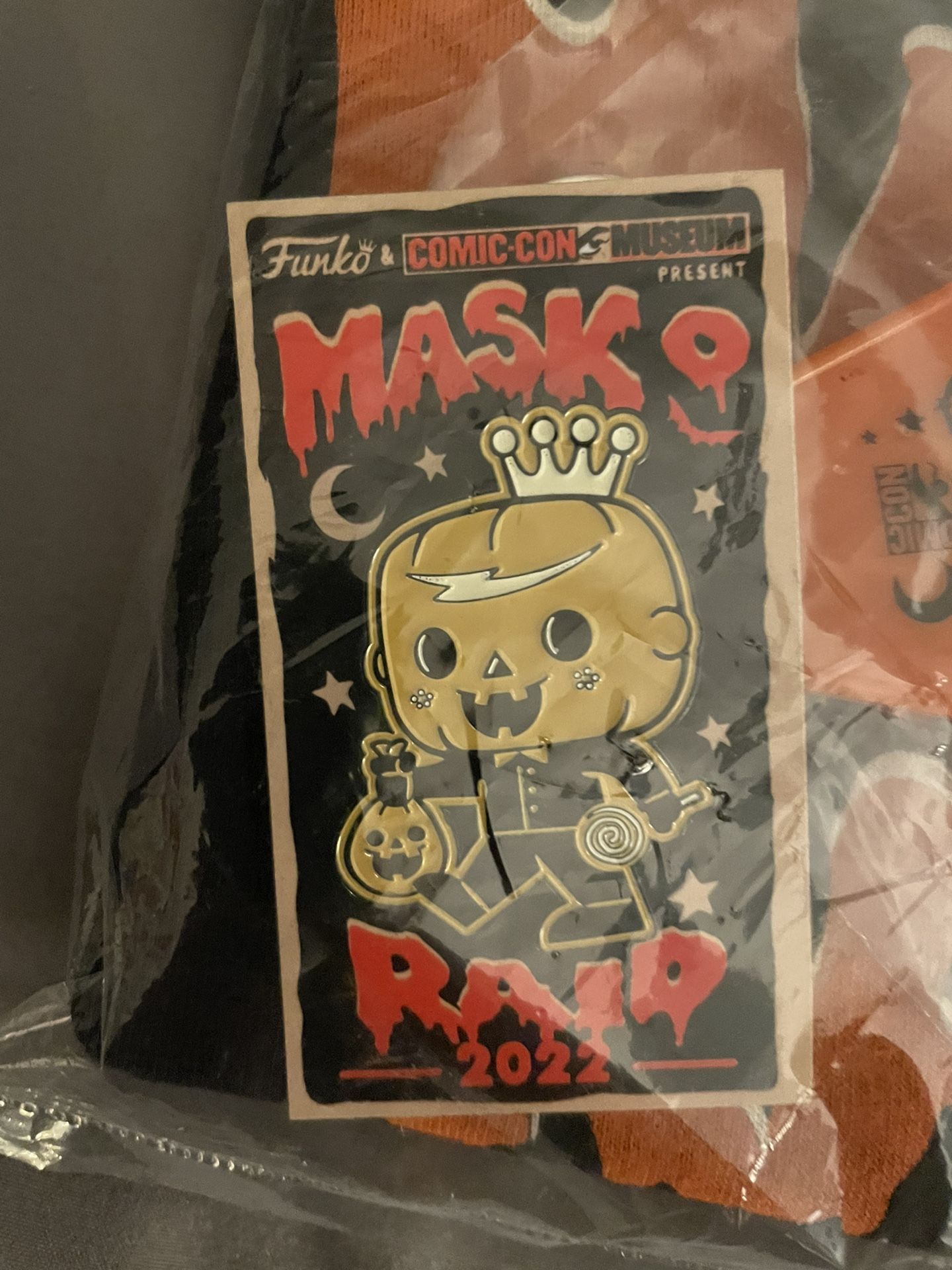 2 Funko Mask o Raid Bundles + 2 Posters + Machoman Pop