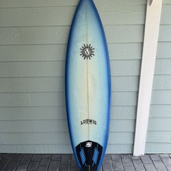 Surfboard 6’4”