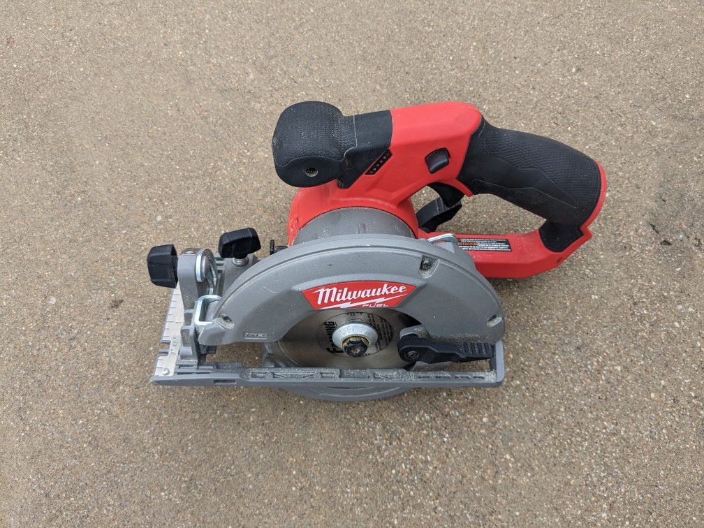Milwaukee M12 Fuel 5-3/8 in.
Circular Saw (Tool Only)