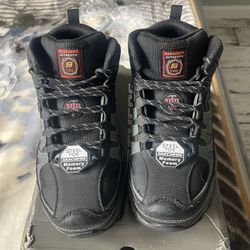 SIZE 7 FOR MEN STEEL TOE SKECHERS IN ALMOST NEW