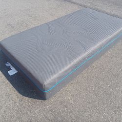MEMORY FOAM TWIN SIZE MATTRESS - Can Deliver 